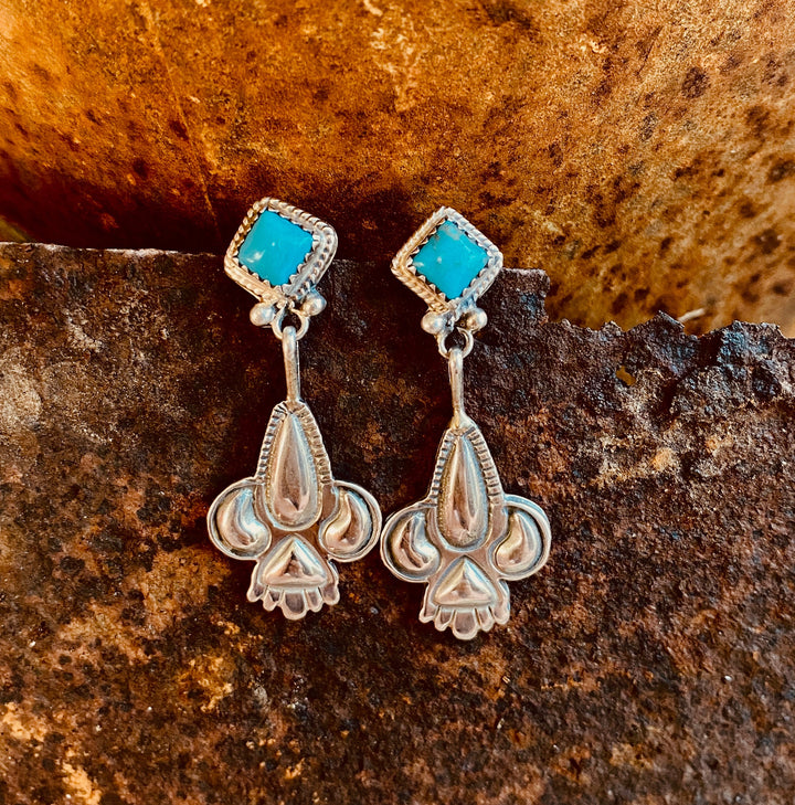 Navajo Handmade Kingman Turquoise Earrings - Verley Betone